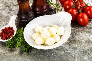 Small mozzarella mini cheese balls