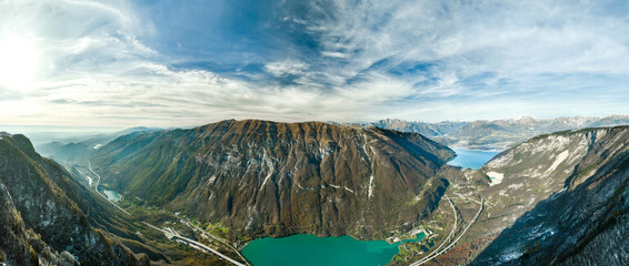 Monte Pizzoc panoramica aerea dall'alto sulle dolomiti  durante giornata di sole e cielo terso