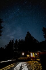 H&uuml;tte unter Sternenhimmel