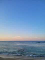 저물어가는 태양과 바다