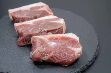 ラムももカットステーキ用（らんぷ）