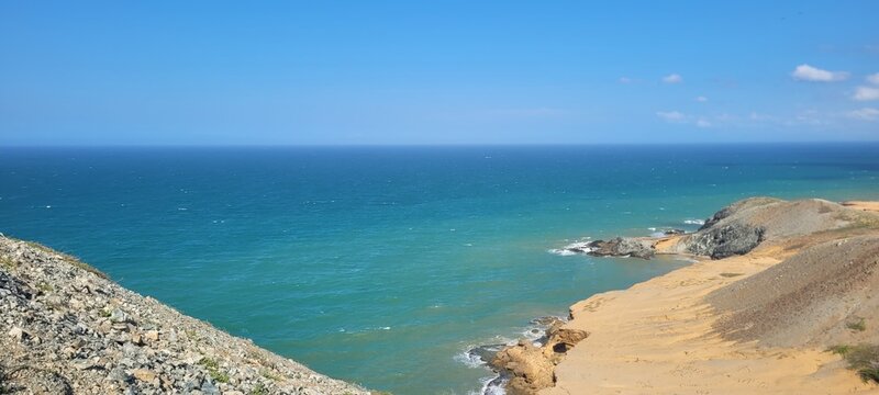 Naturaleza &aacute;rida en azul