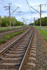 Obraz premium A train track with a few trees in the background