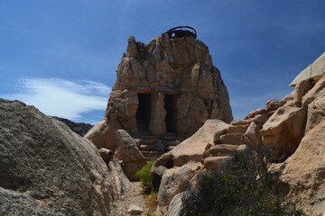 La fortificazione militare abbandonata di Candeo, a Caprera