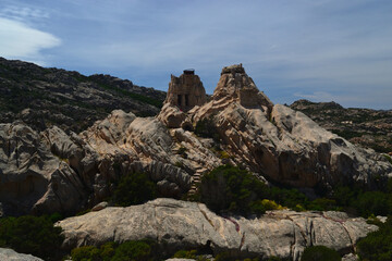 La fortificazione militare abbandonata di Candeo, a Caprera