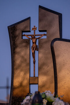 The image of Jesus crucified on a tombstone