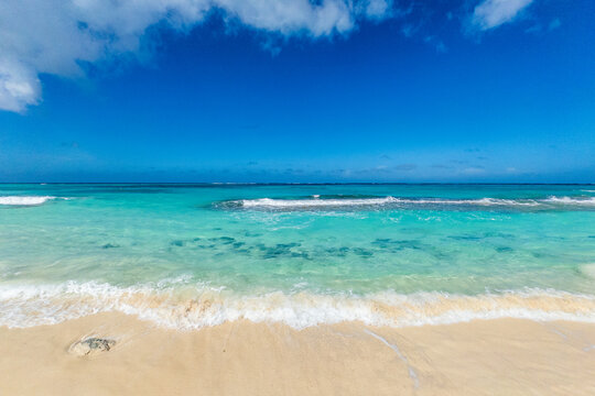 Surf at Love Baech at New Providence island, Bahamas