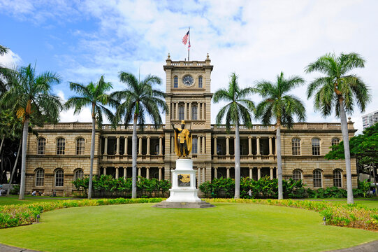 Hawaii Supreme Court Building with Statue of King Kamehameha father pof the kingdom of Hawaii ,  ,and State Judicial Building Aliiolani Hale Honolulu Hawaii Oahu Pacific Island