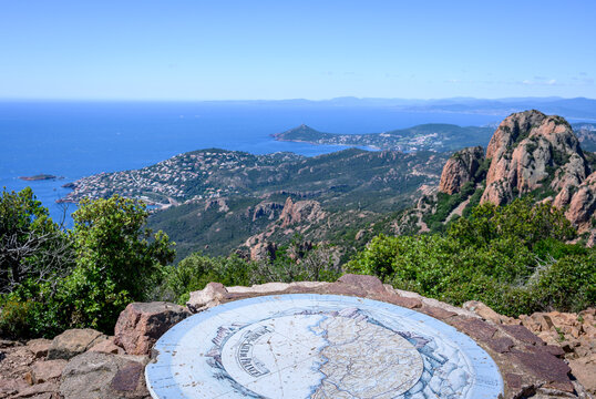 Table d'orientation pic du cap roux
