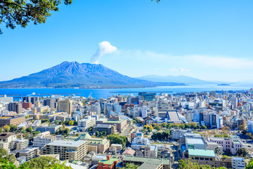 秋の城山公園展望台から見た桜島と景色　鹿児島県鹿児島市　Sakurajima and the scenery seen from the Shiroyama Park observation deck in autumn. Kagoshima Pref, Kagoshima City.