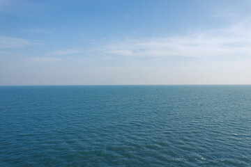 Fototapeta premium Serene Horizon: Captivating Views of Tranquil Ocean Waters