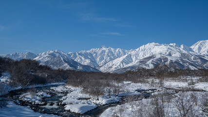 冬の北アルプス　青空と山並み 長野県白馬村 © RATM