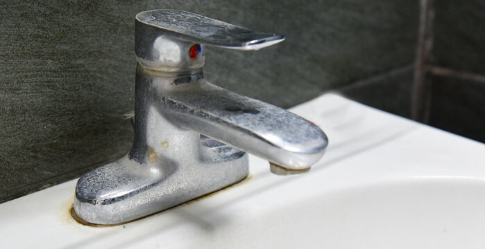 contaminated limestone water in the tap dirty water in bathroom