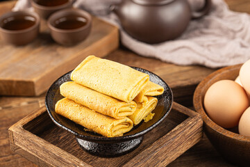 Egg roll ，A Chinese snack: Chicken rolls biscuits