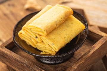 Egg roll ，A Chinese snack: Chicken rolls biscuits