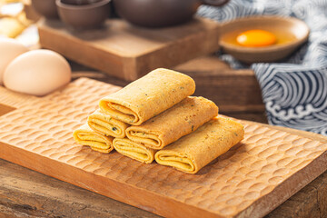 Egg roll ，A Chinese snack: Chicken rolls biscuits