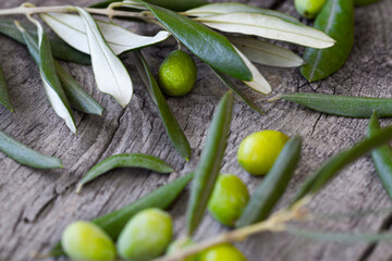 Raw olives and olive oil