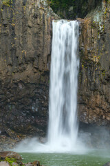苗名滝の水しぶき