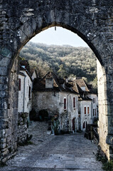 Naklejka premium L'entrée du village médiéval de Saint-Cirq-Lapopie
