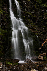 Fototapeta premium Cascade entre le Mont Noir et le lac de Bethmale (Pyrénées, France)