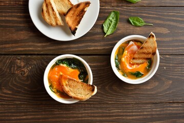 Eggs en cocotte (baked eggs)