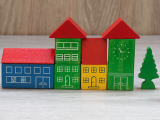 Häuser aus  bunten Holzspielzeug