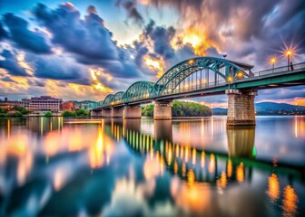 Naklejka premium Chattanooga Walnut Street Bridge Cloudy Sky Vertical Bokeh Photography