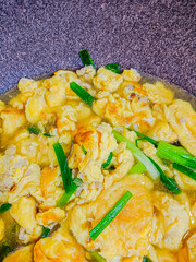 Thai omelet soup with minced pork.