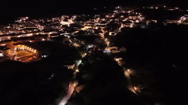 Pueblo desde drone, noche