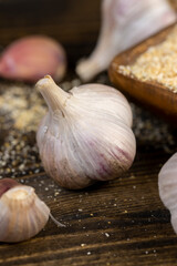 dried crushed garlic fruits for cooking