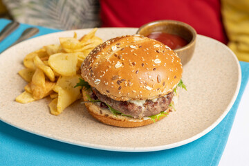 Cheeseburger with Caramelized Onions and Potato Chips