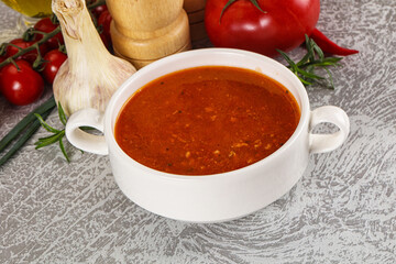Hot tomato soup with diced chicken