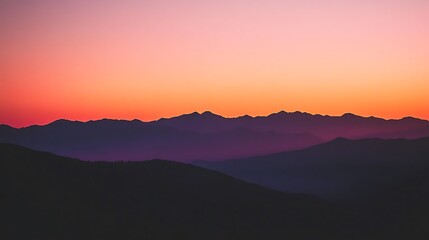 Obraz premium Silhouette of a Mountain: Photograph a silhouette of a mountain range against a dramatic sunset