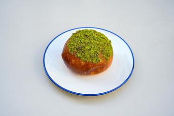 Donuts photoshoot. Food photography and editing. Cilekli, muzlu, Cikolatali donut.