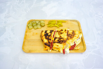 Turkish karisik atom kare  tost ( kasarli bazlama tost) . Sucuklu, Kasarli,  cheddarli, kavurmali...