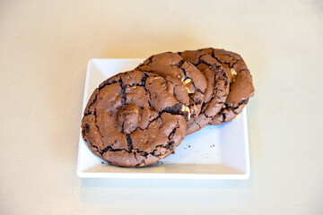 Close-up of homemade mug cakes with protein topping. Tek kisilik, adet yas pasta. Red velvet, Profiterol, meyveli, krokanli, frambuazli,  cikolatali yas pasta. Dogum gunu pastasi. Cilekli, frambuazli.