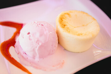 TARTA DE QUESO/ CHEESECAKE CON HELADO DE FRESA