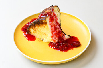 Close-up of homemade mug cakes with protein topping. Tek kisilik, adet yas pasta. Red velvet, Profiterol, meyveli, krokanli, frambuazli,  cikolatali yas pasta. Dogum gunu pastasi. Cilekli, frambuazli.