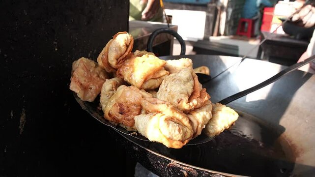Chicken samosas are sold in roadside dhabas in India
