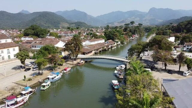 ponte do centro hist&oacute;rico de paraty