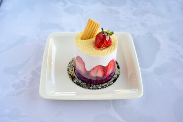 Close-up of homemade mug cakes with protein topping. Tek kisilik, adet yas pasta. Red velvet, Profiterol, meyveli, krokanli, frambuazli,  cikolatali yas pasta. Dogum gunu pastasi. Cilekli, frambuazli.