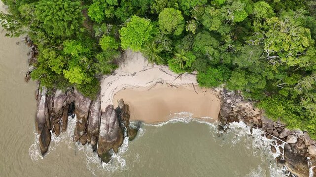 Herm&iacute;nio Beach - Parque Natural Municipal Costeira de Zimbros - Bombinhas, Santa Catarina, Brazil