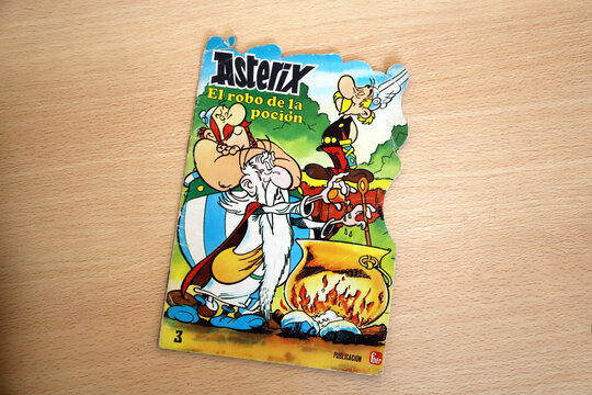 
Children's book in Spanish about the characters of Asterix and Obelix.