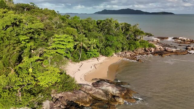 Herm&iacute;nio Beach - Parque Natural Municipal Costeira de Zimbros - Bombinhas, Santa Catarina, Brazil