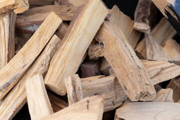 Vigas de Palo Santo, muy utilizado en rituales y ceremonias para purificar ambientes, promover la...
