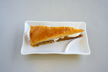 Close-up of homemade mug cakes with protein topping. Tek kisilik, adet yas pasta. Red velvet, Profiterol, meyveli, krokanli, frambuazli,  cikolatali yas pasta. Dogum gunu pastasi. Cilekli, frambuazli.