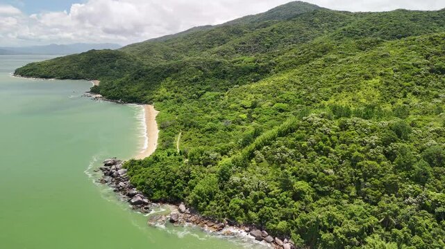 Cardoso Beach, Costeira de Zimbros Trail - Parque Natural Municipal Costeira de Zimbros - Bombinhas, Santa Catarina, Brazil