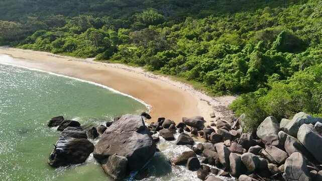 Cardoso Beach, Costeira de Zimbros Trail - Parque Natural Municipal Costeira de Zimbros - Bombinhas, Santa Catarina, Brazil