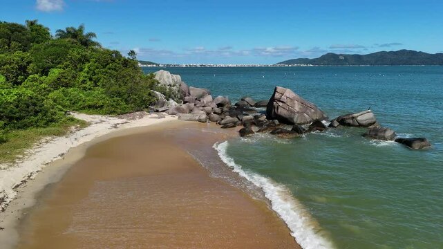 Cardoso Beach, Costeira de Zimbros Trail - Parque Natural Municipal Costeira de Zimbros - Bombinhas, Santa Catarina, Brazil