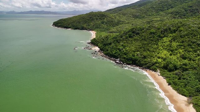 Cardoso Beach, Costeira de Zimbros Trail - Parque Natural Municipal Costeira de Zimbros - Bombinhas, Santa Catarina, Brazil